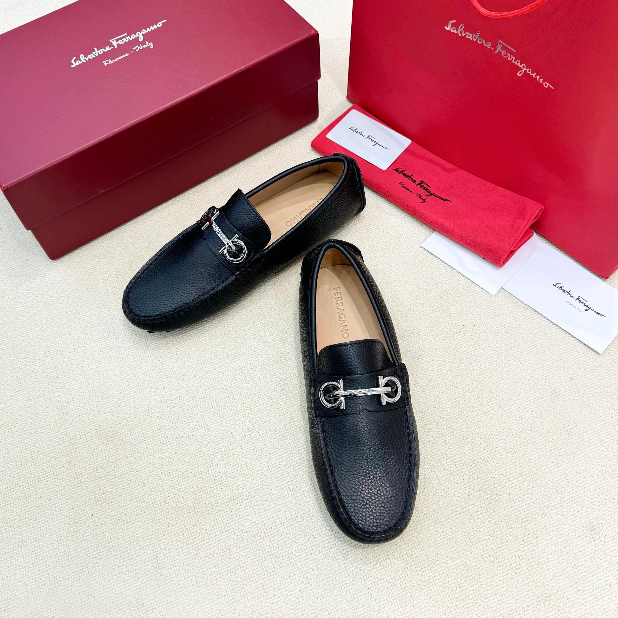 FerragamoSHOES