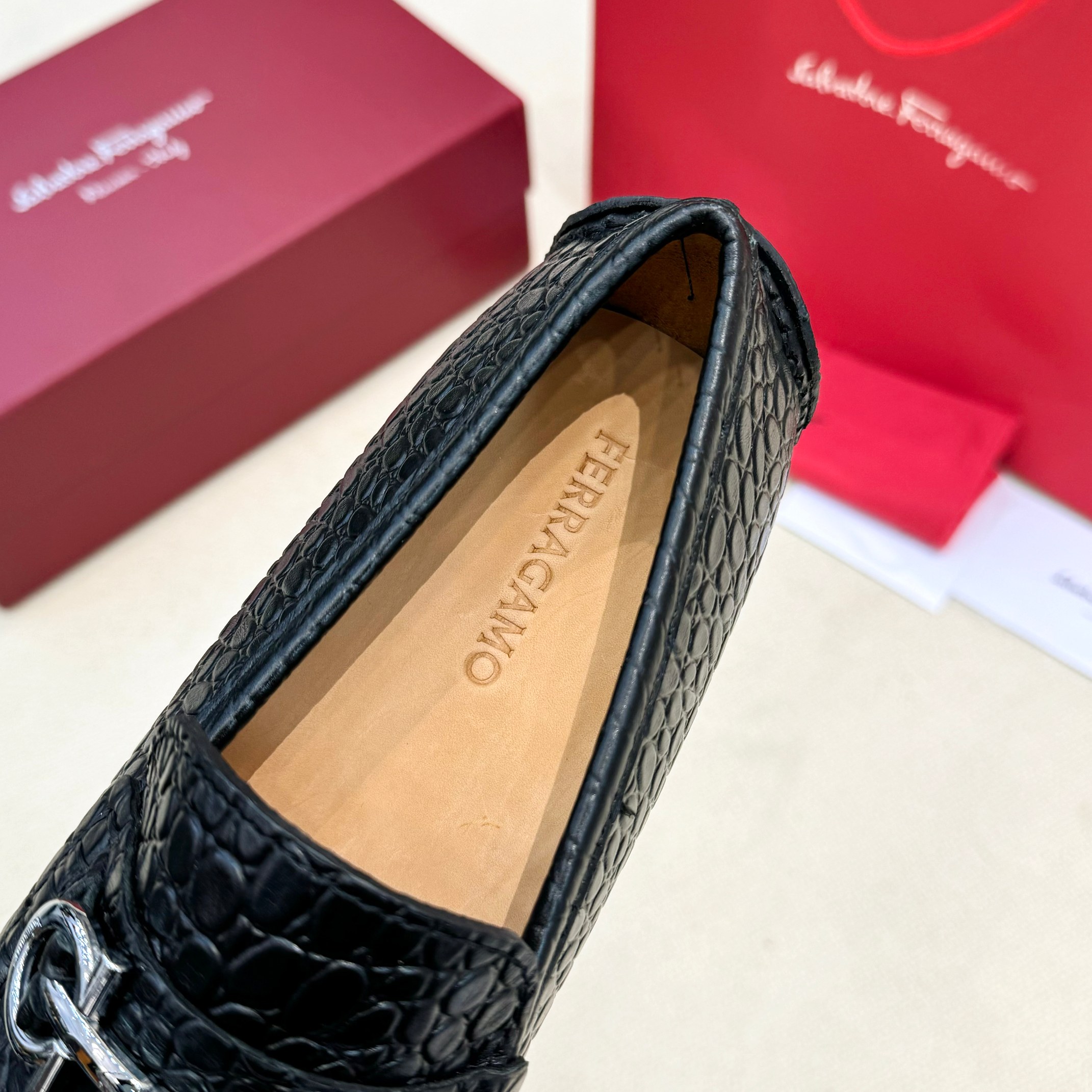 FerragamoSHOES