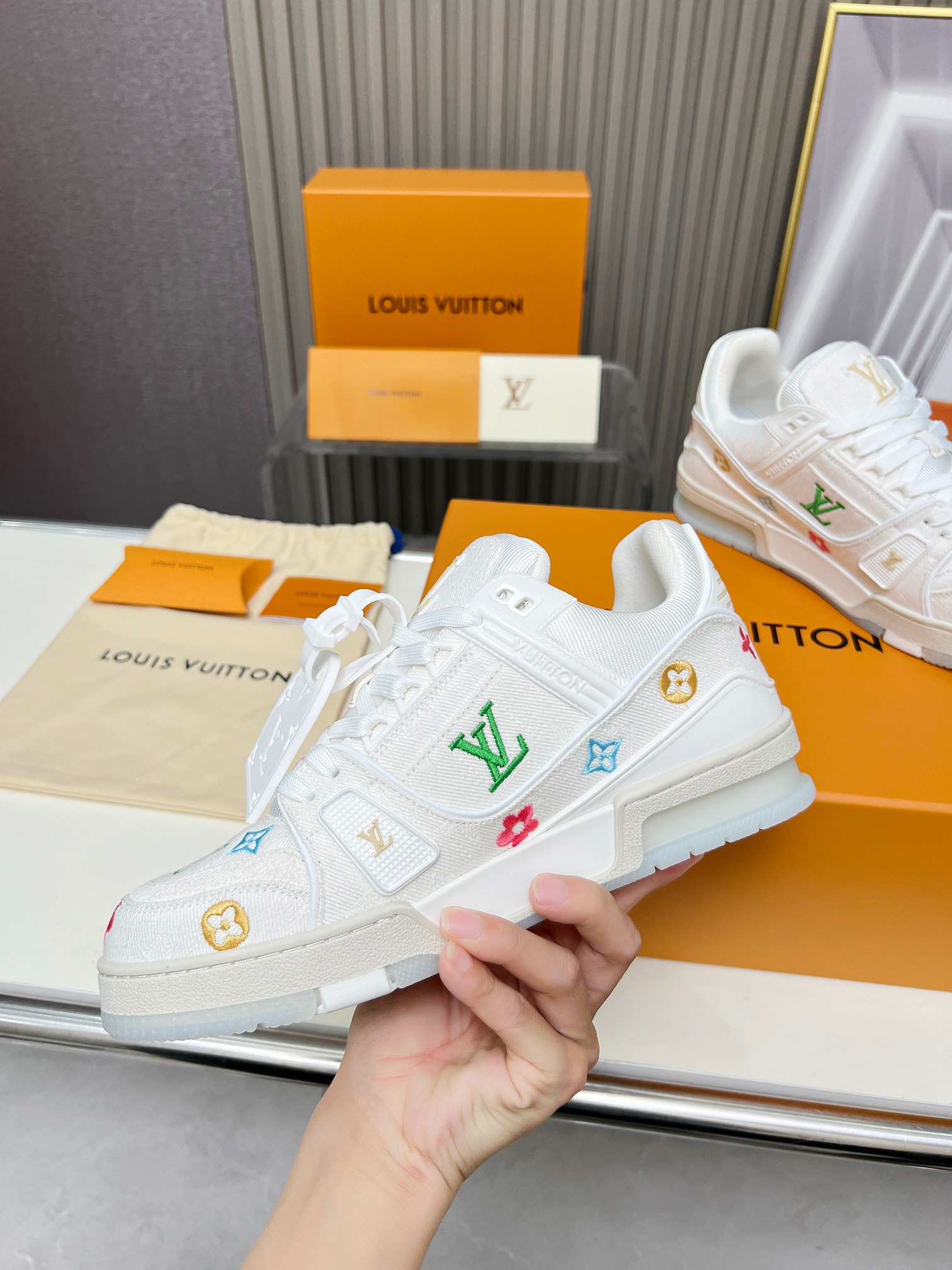 LVShoes