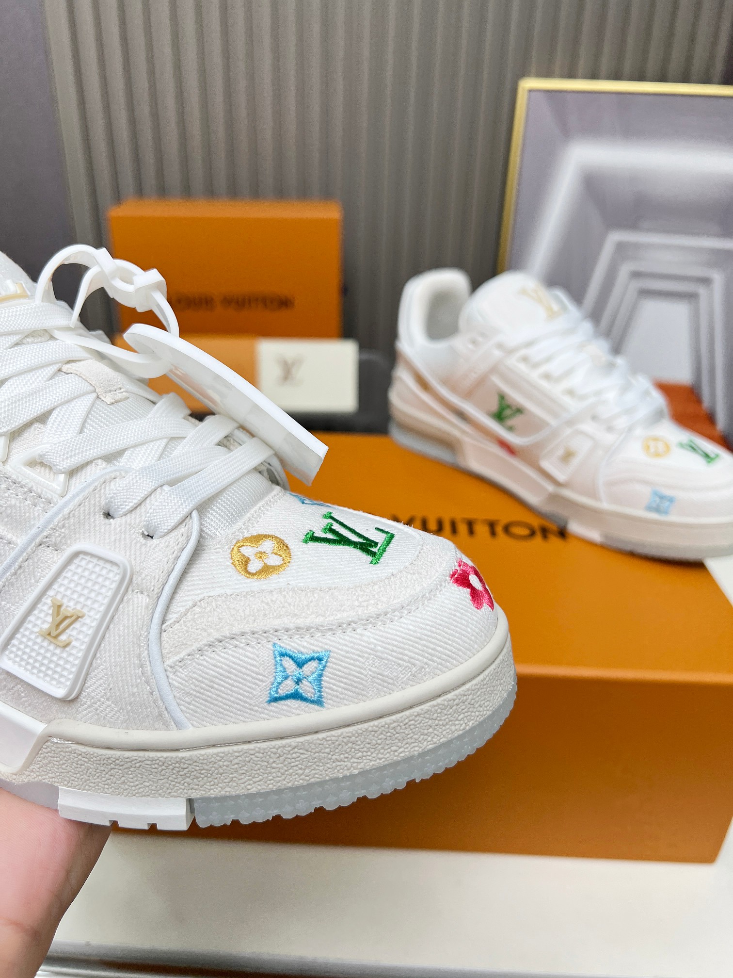 LVShoes