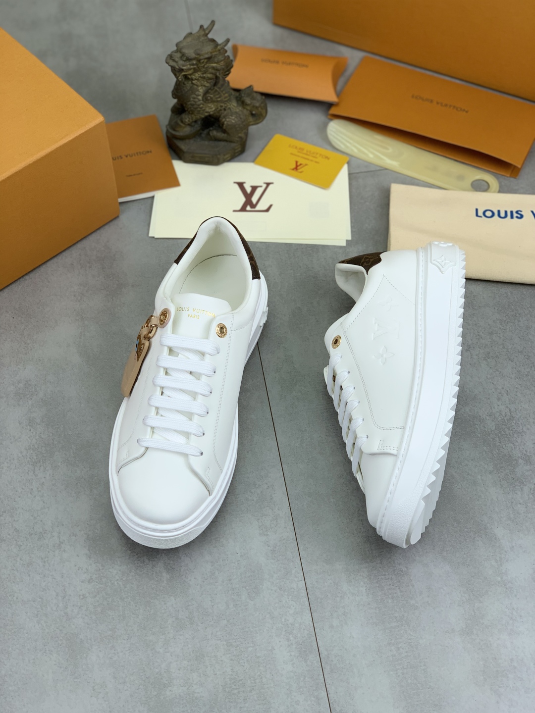 LVShoes