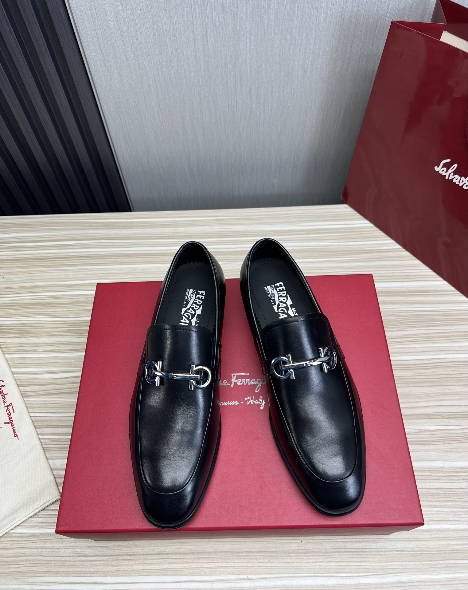 FerragamoSHOES
