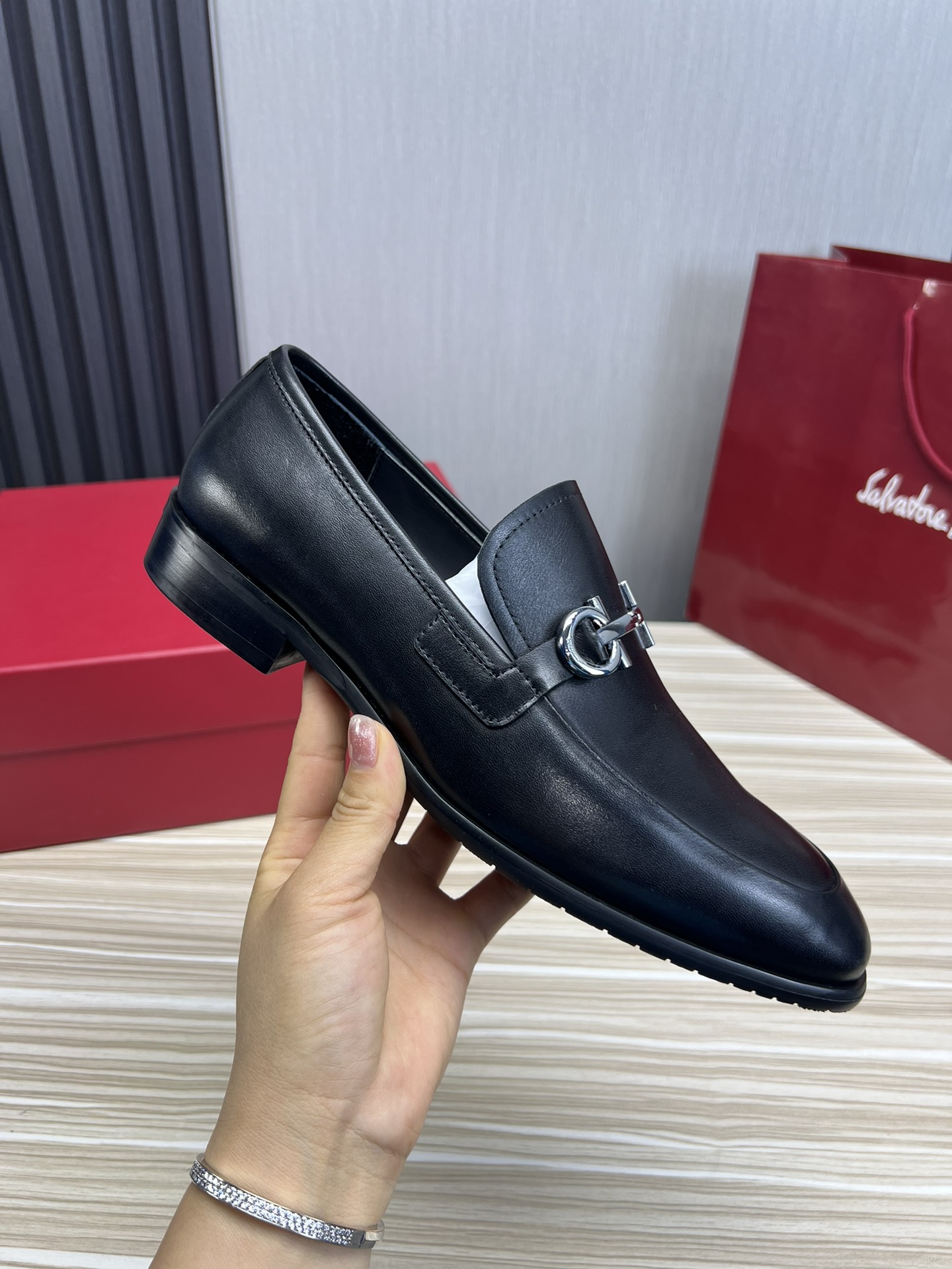FerragamoSHOES