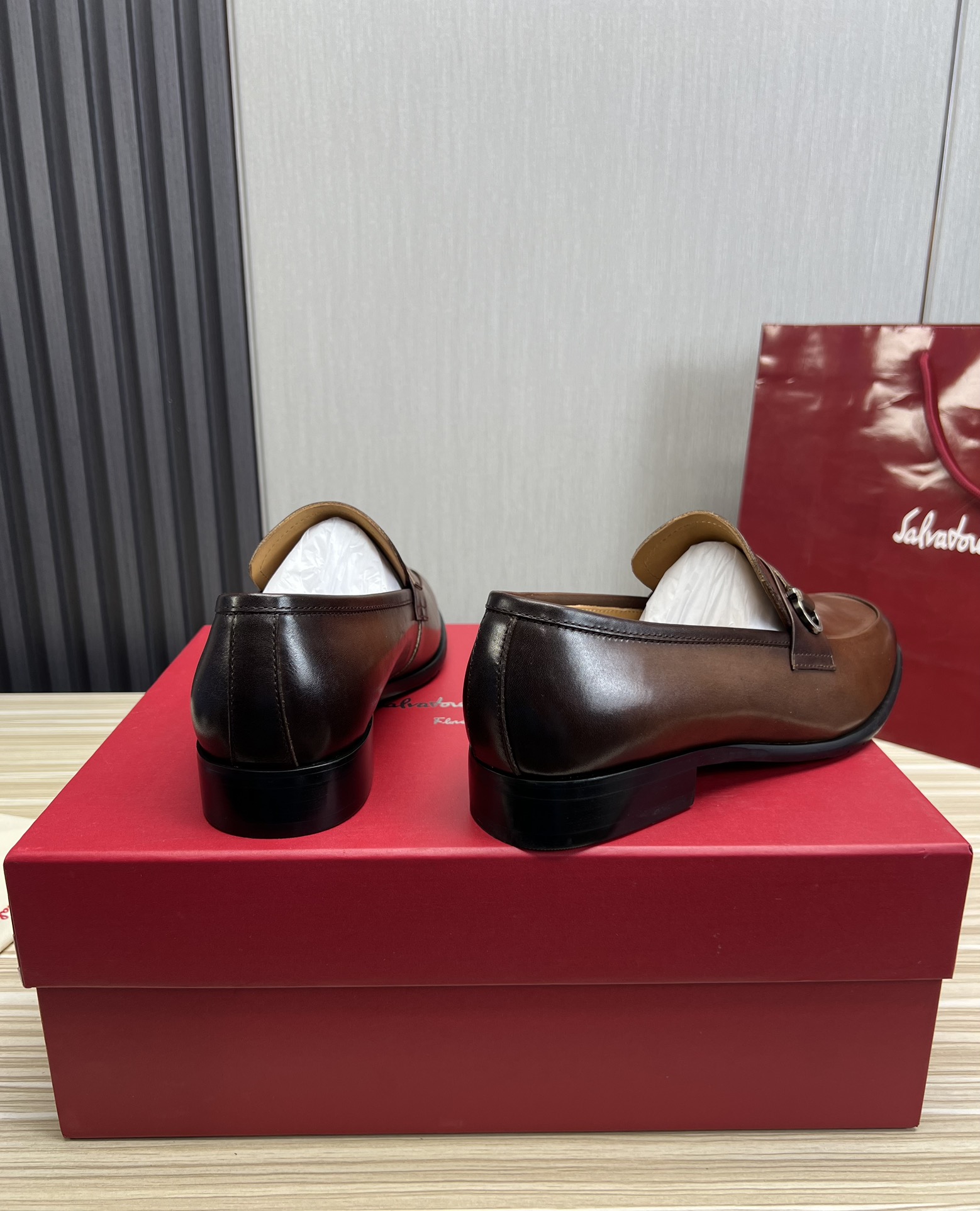 FerragamoSHOES