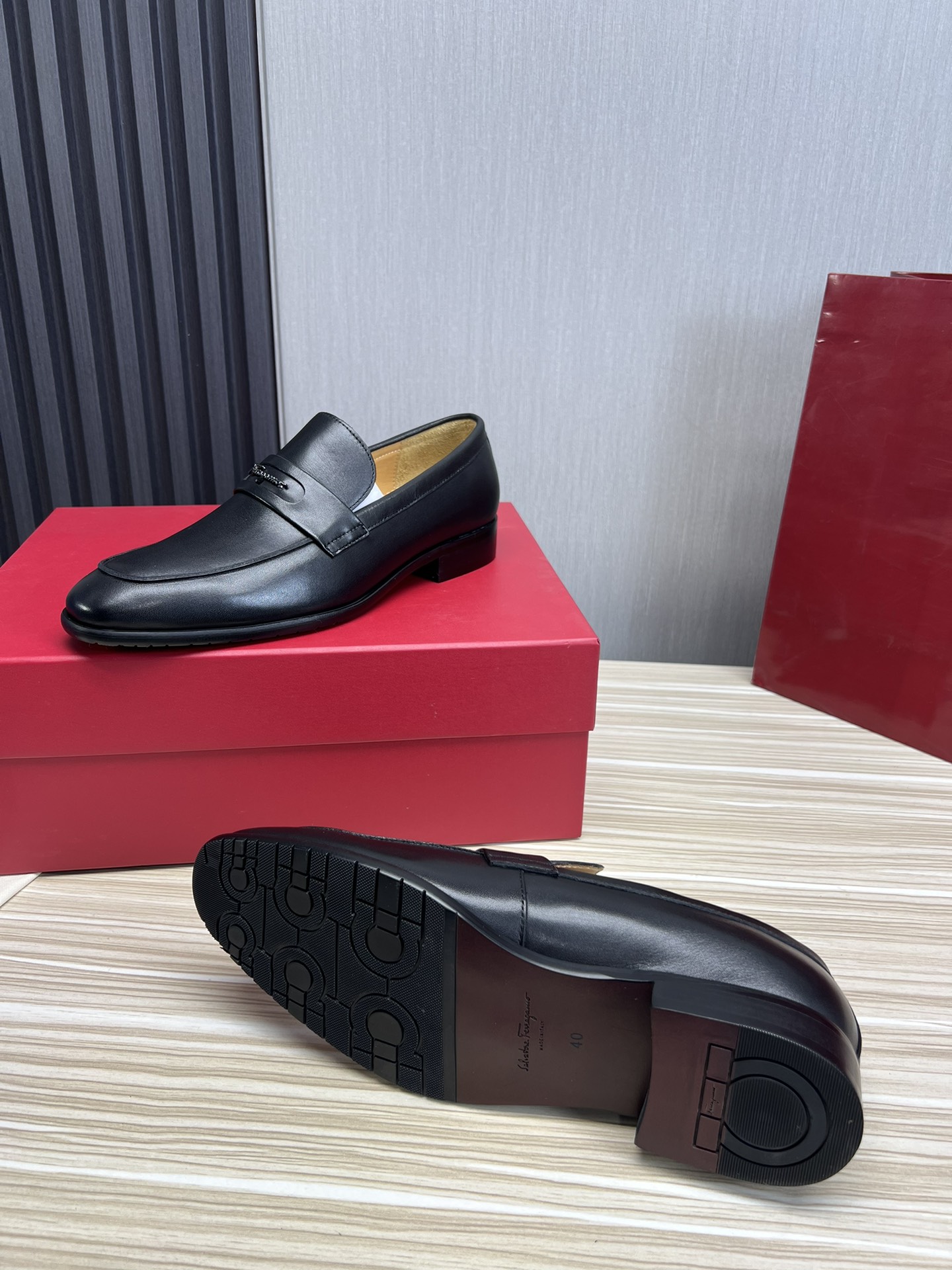 FerragamoSHOES