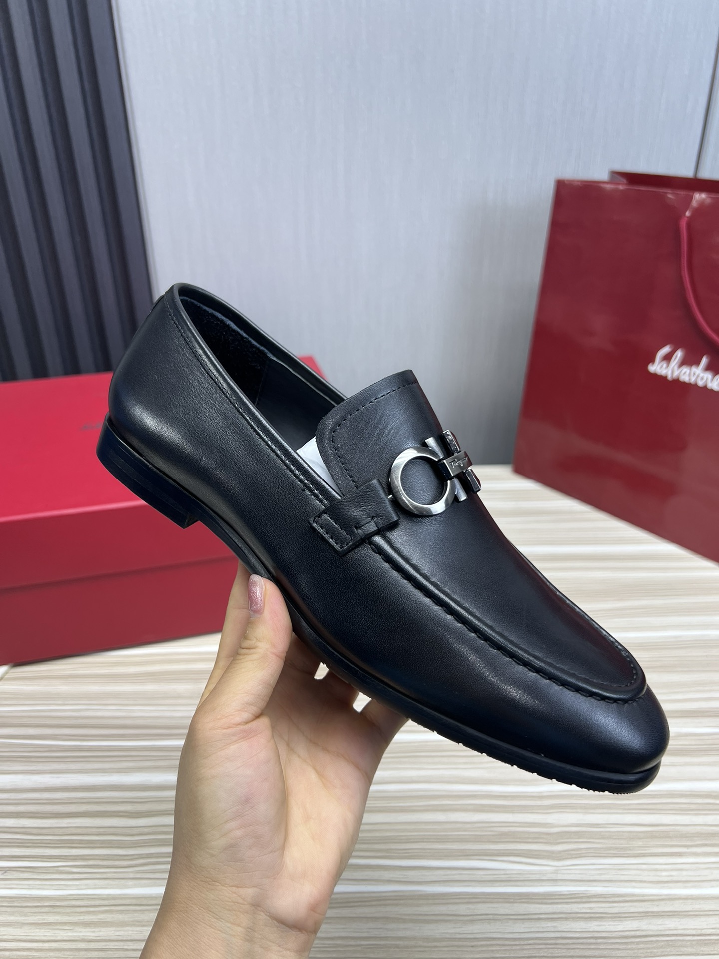 FerragamoSHOES
