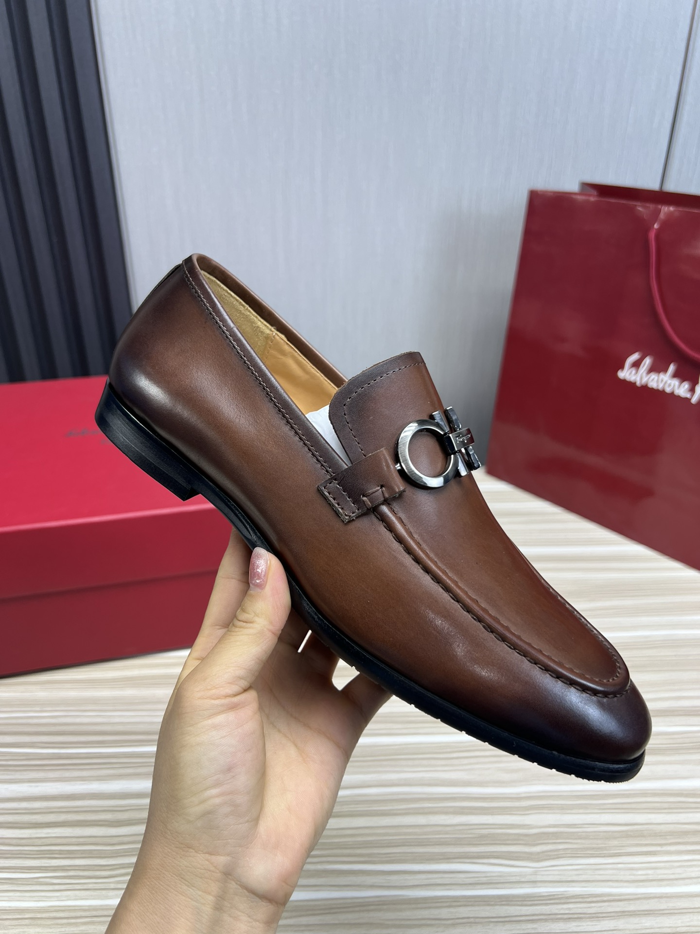 FerragamoSHOES