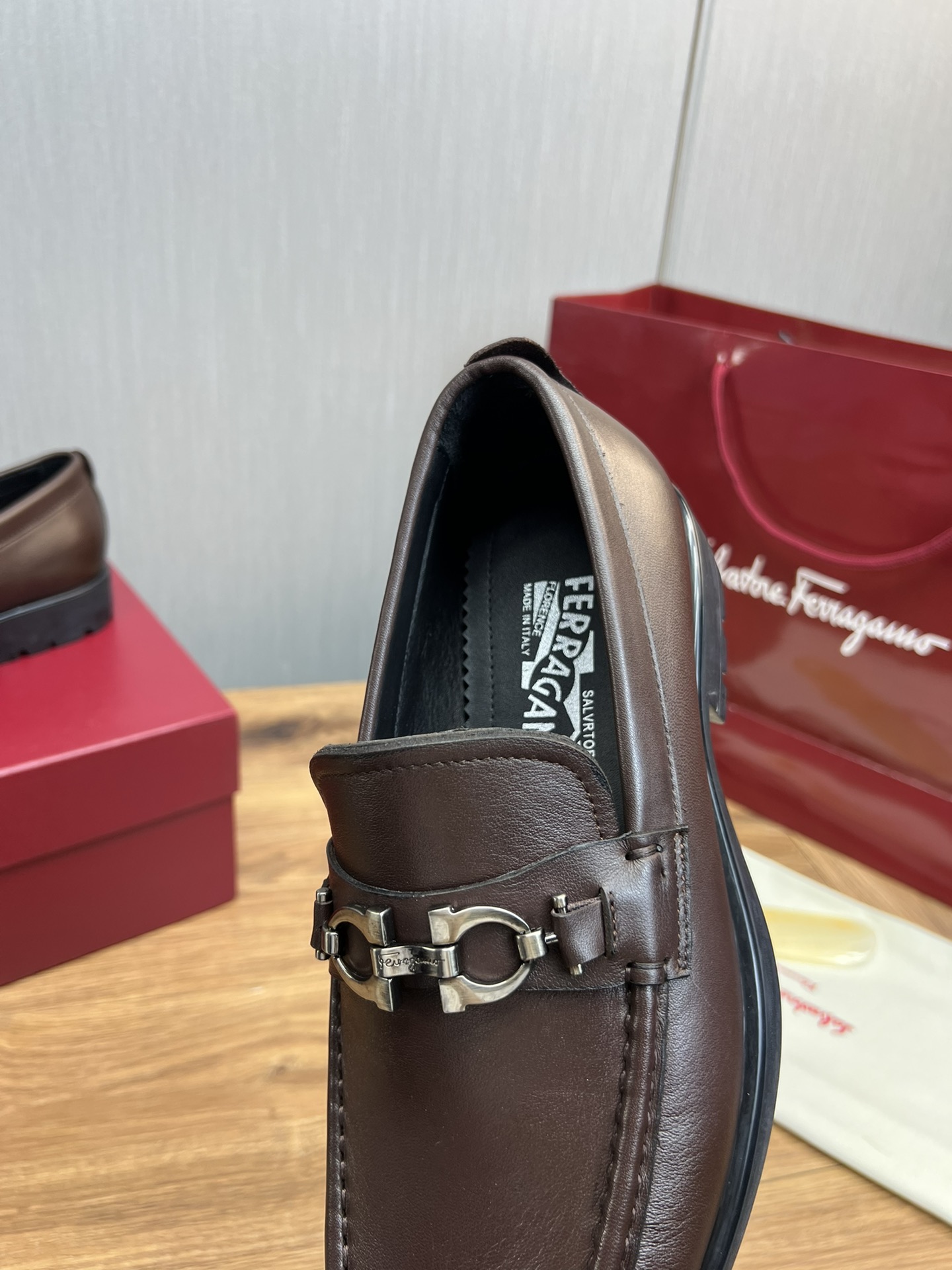 FerragamoSHOES