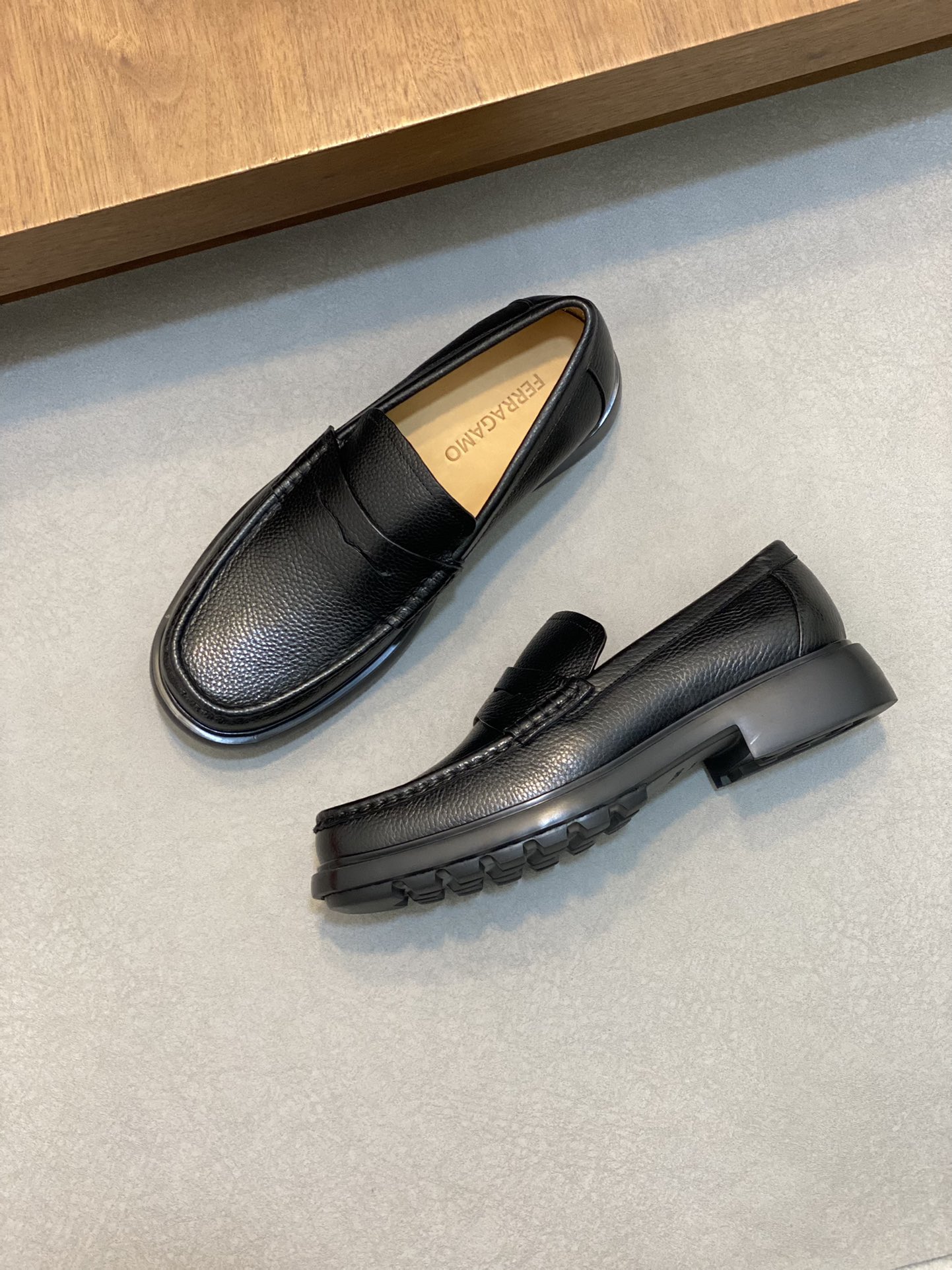 FerragamoSHOES