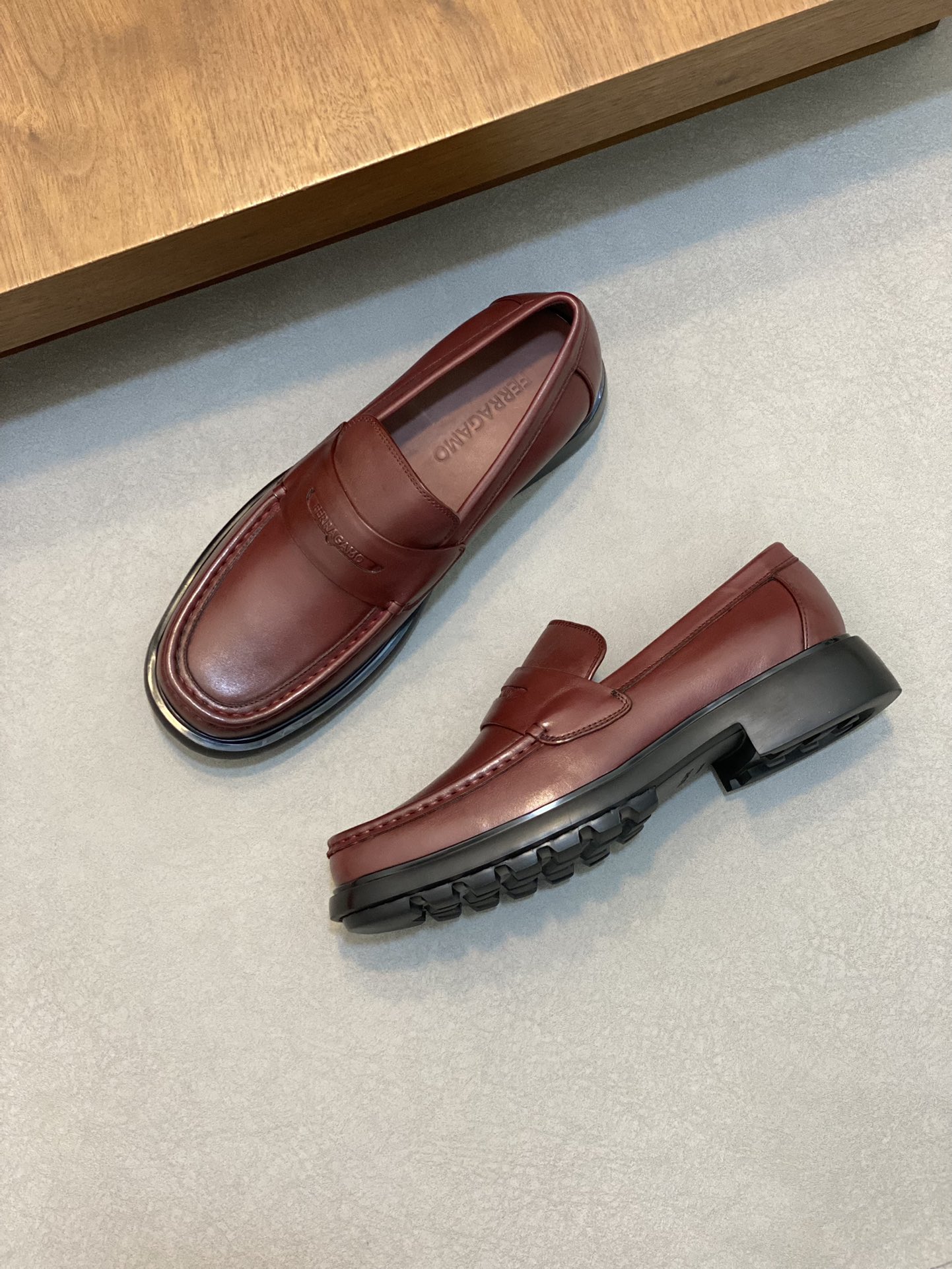 FerragamoSHOES