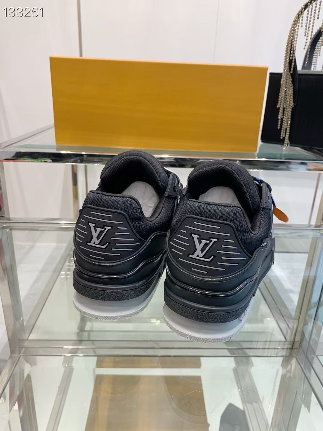 LVShoes