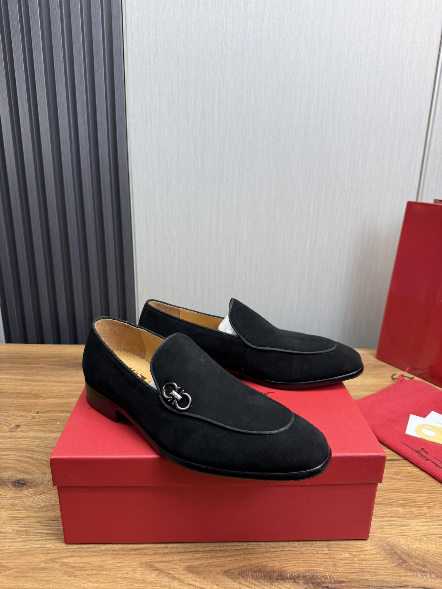 FerragamoSHOES