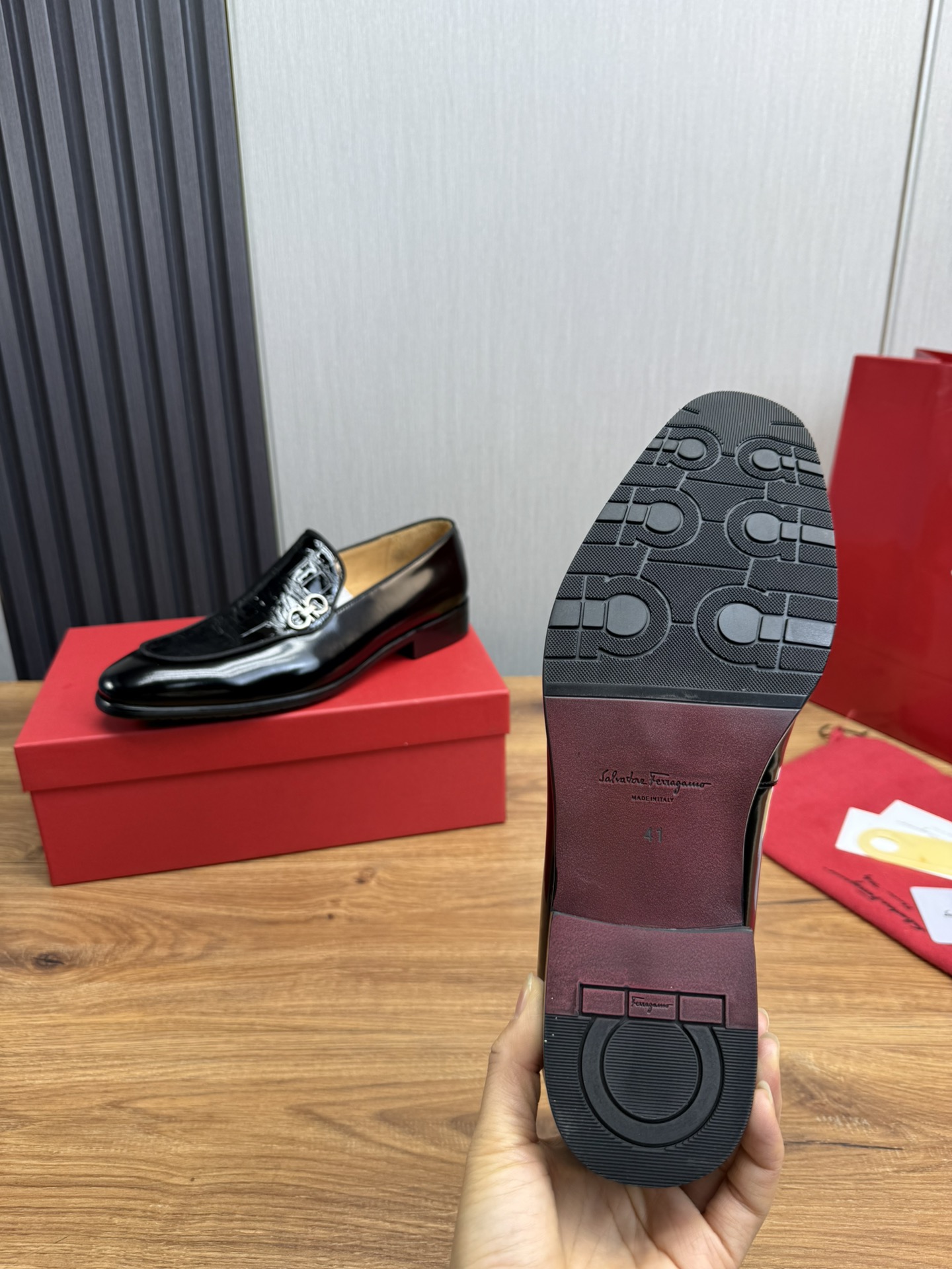 FerragamoSHOES