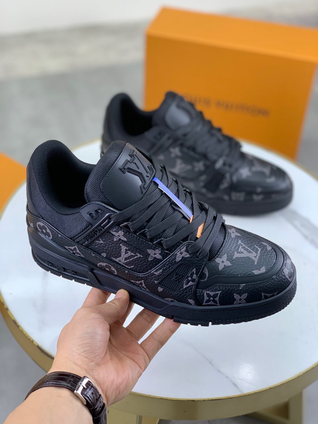 LVShoes