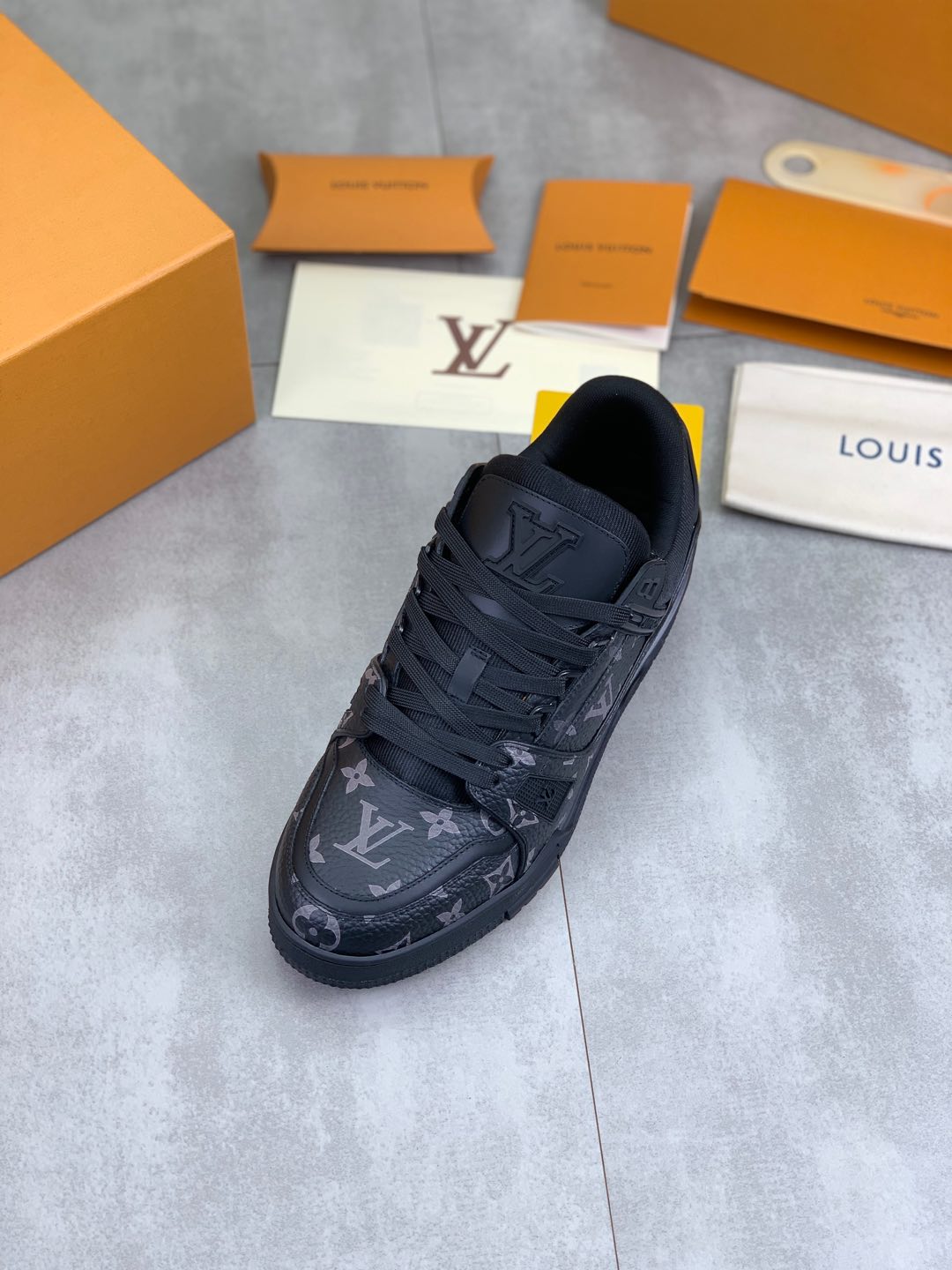 LVShoes