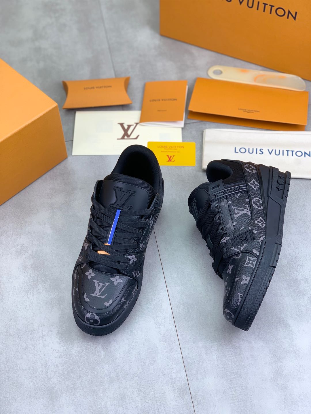LVShoes