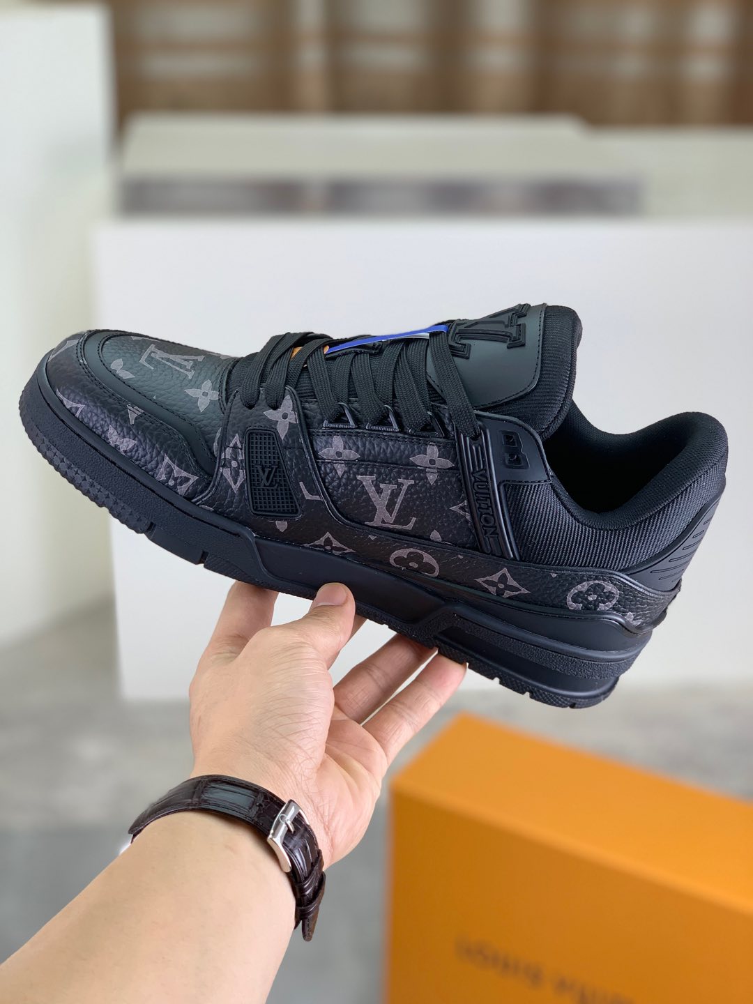 LVShoes