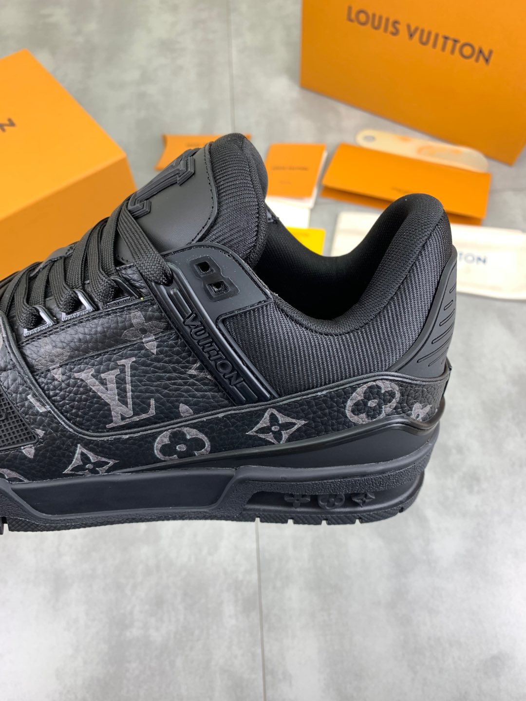 LVShoes