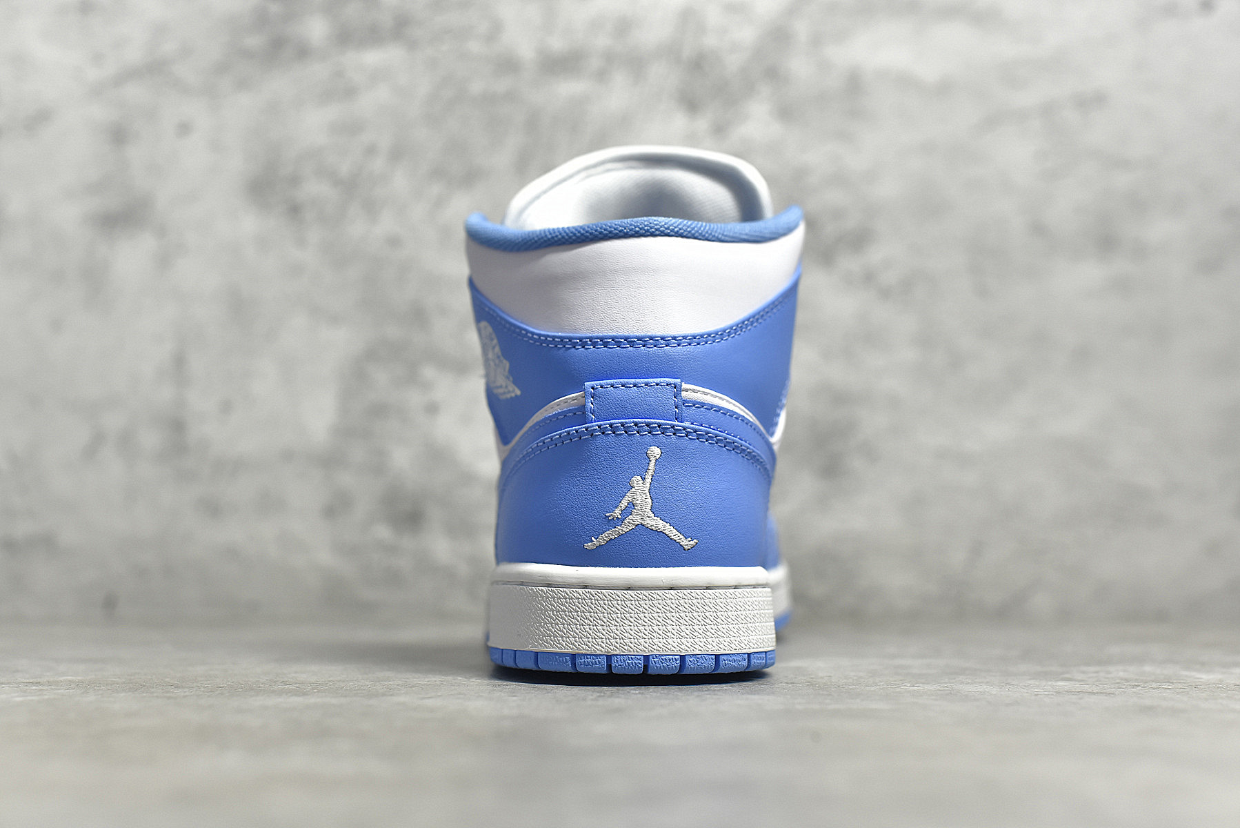 AirJordan1MidSHOES