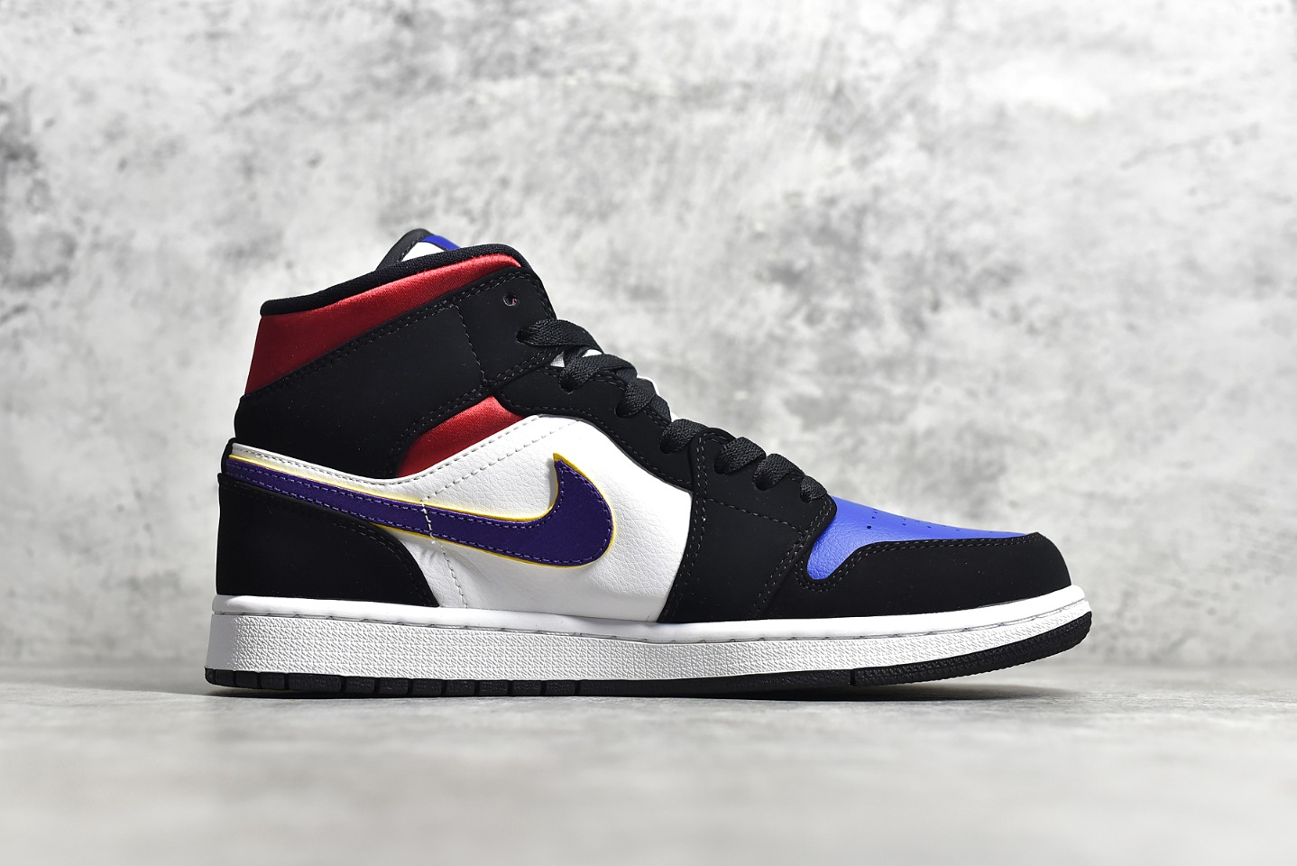 AirJordan1MidSHOES