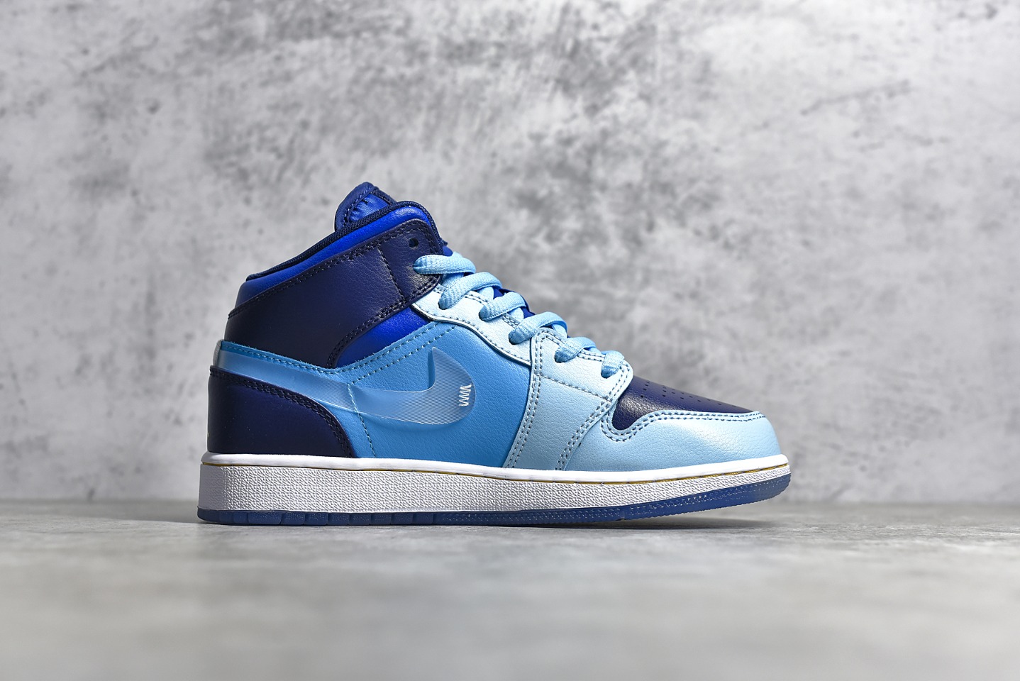 AirJordan1MidSHOES