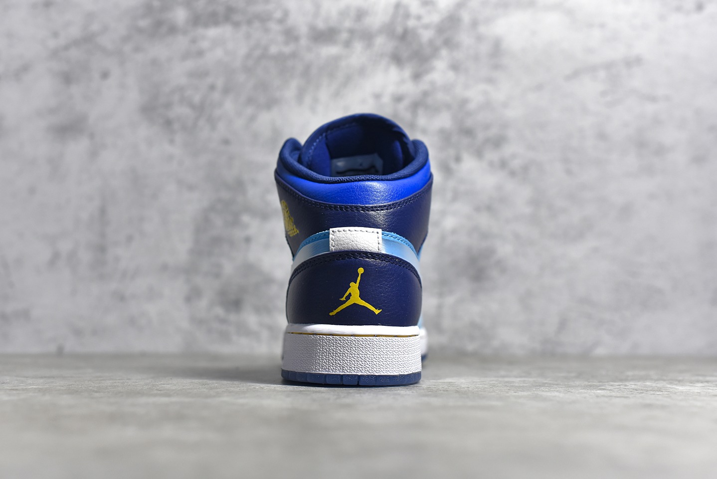 AirJordan1MidSHOES