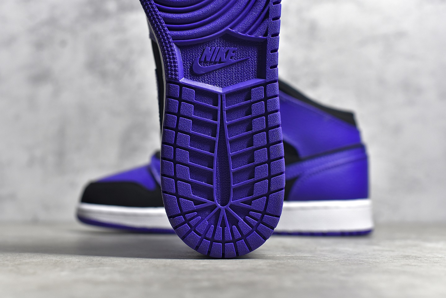 AirJordan1MidSHOES