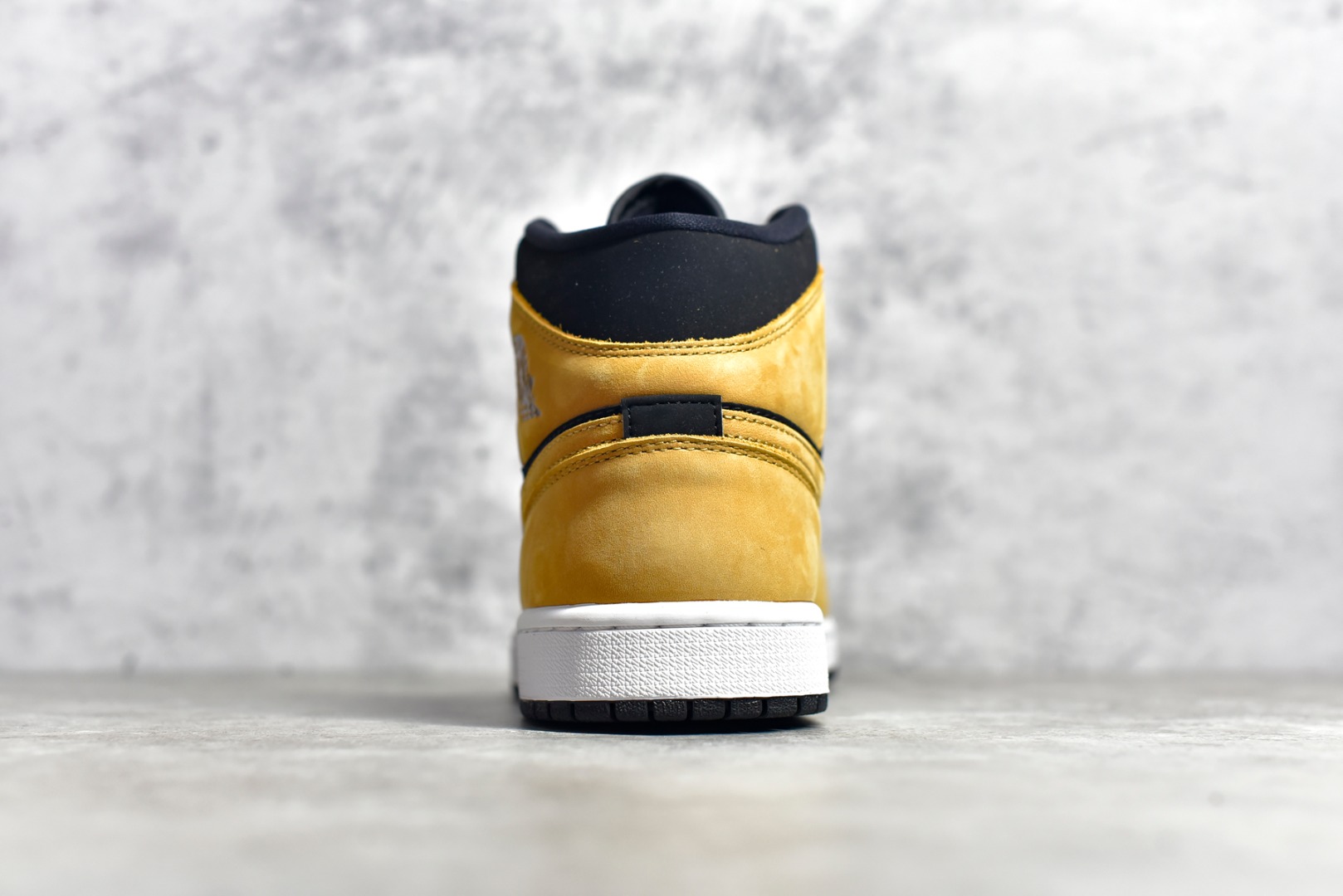 AirJordan1MidSHOES