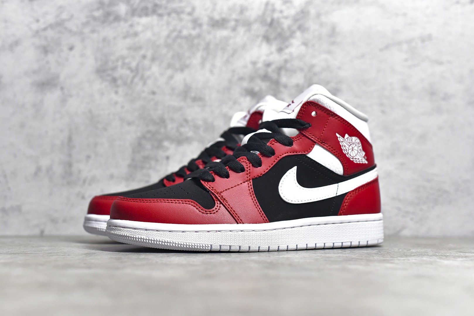 AirJordan1MidSHOES