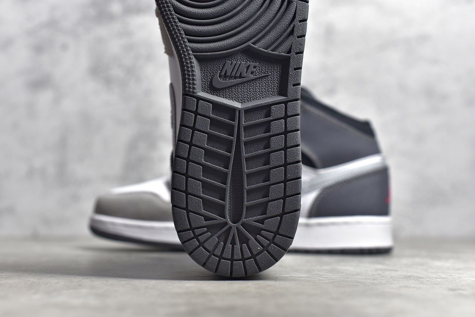 AirJordan1MidSHOES