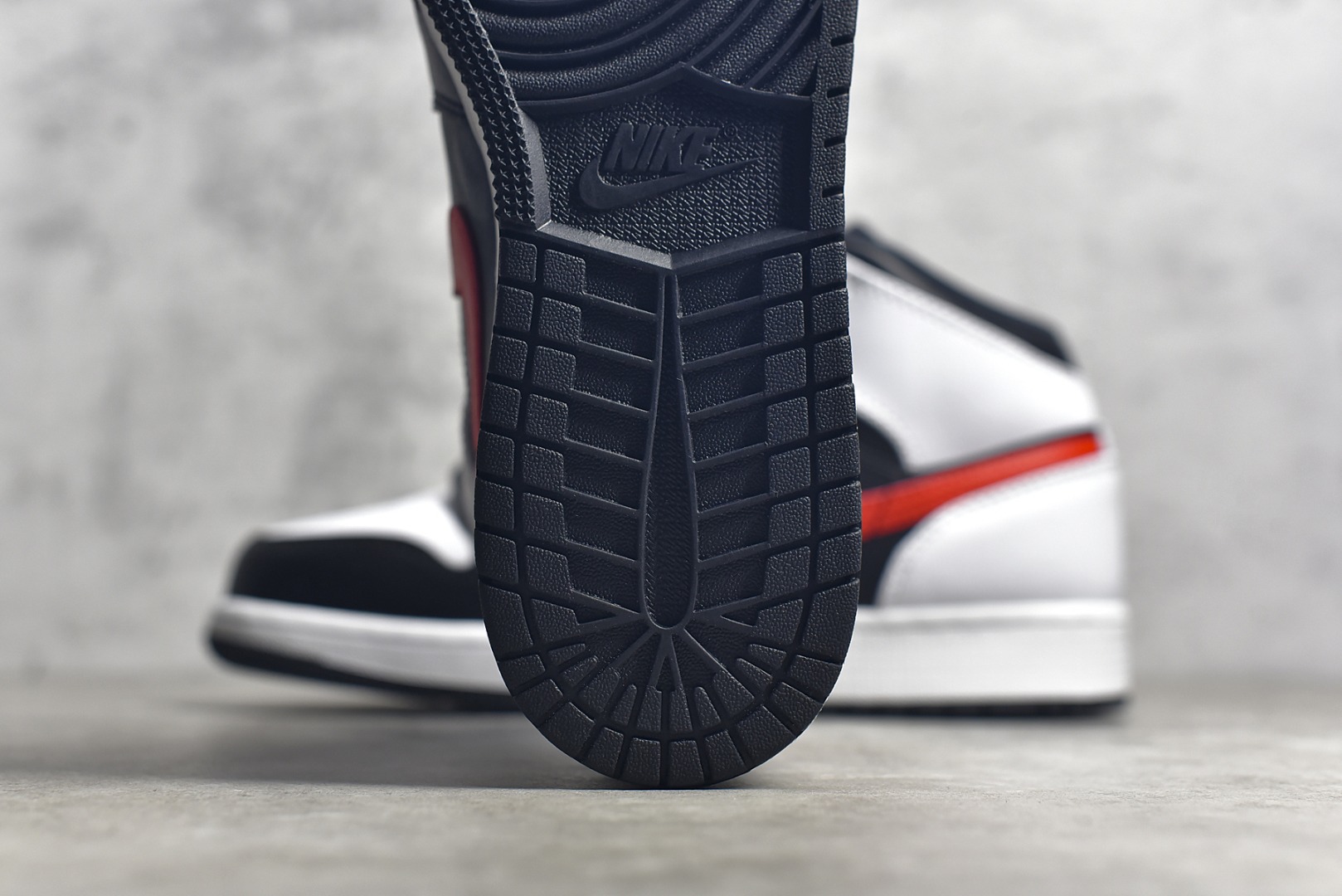 AirJordan1MidSHOES