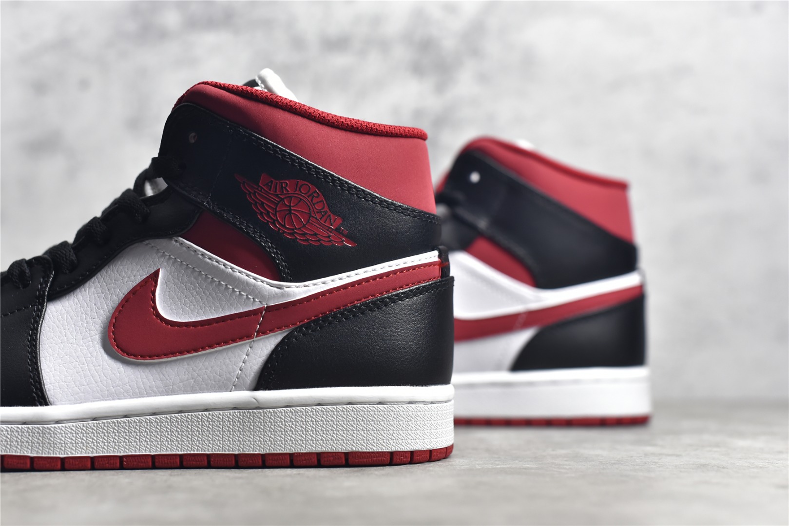 AirJordan1MidSHOES