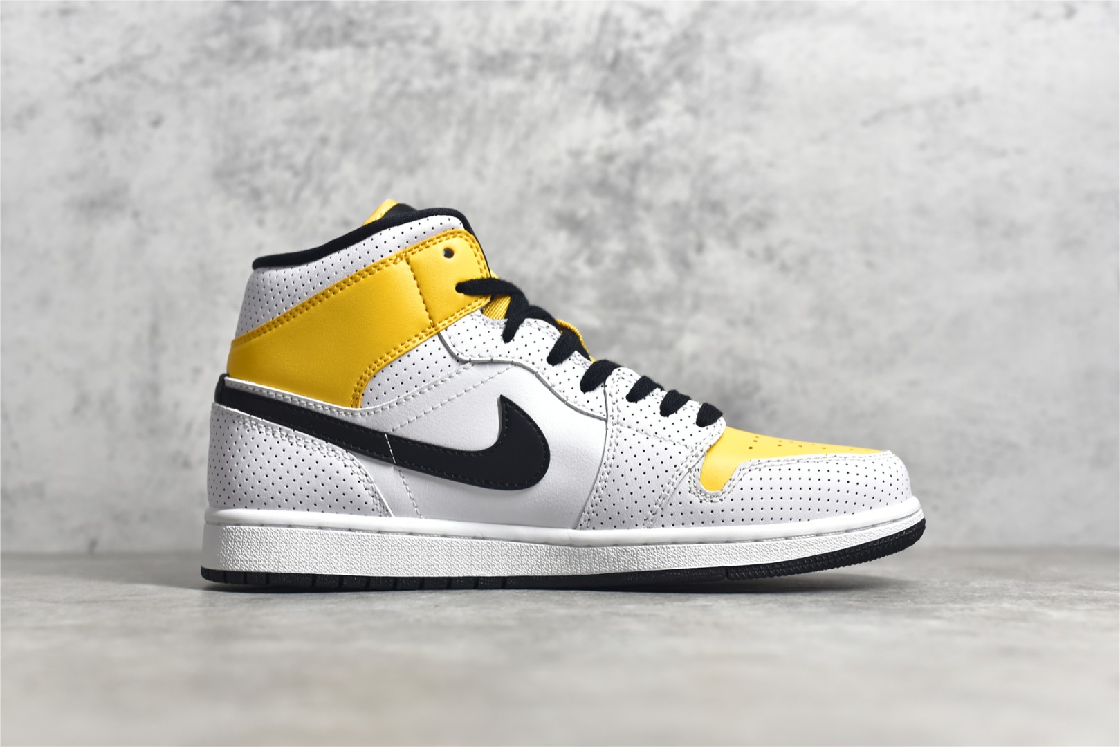 AirJordan1MidSHOES