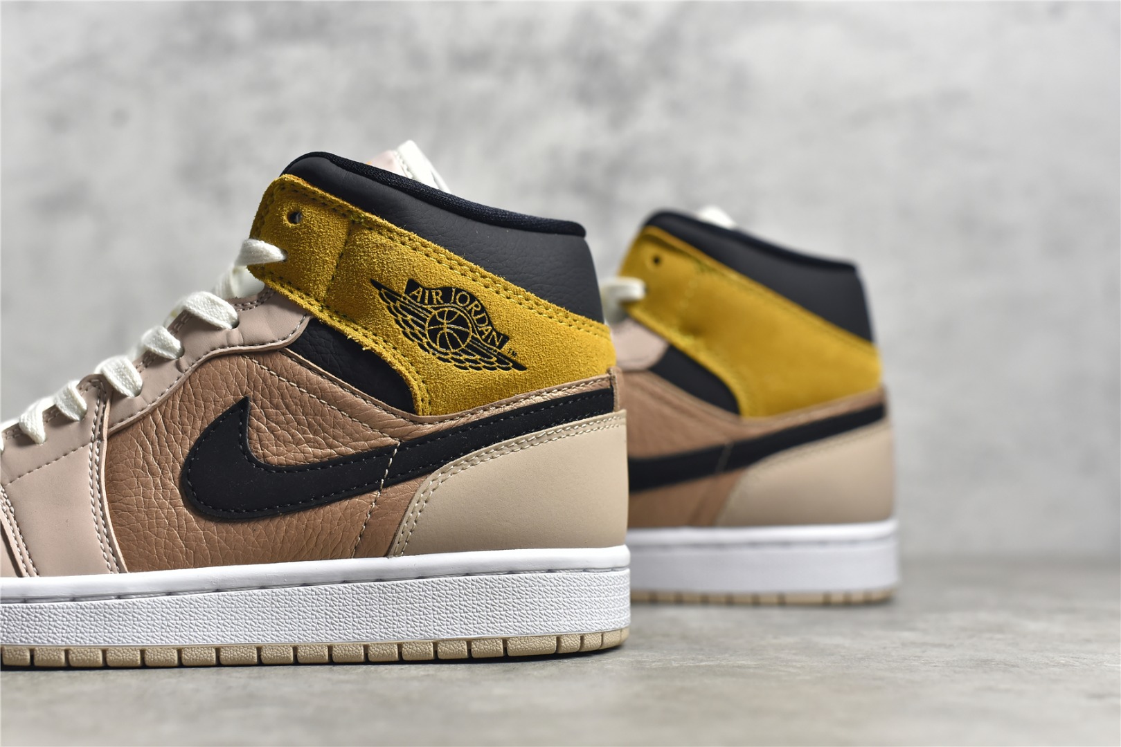 AirJordan1MidSHOES