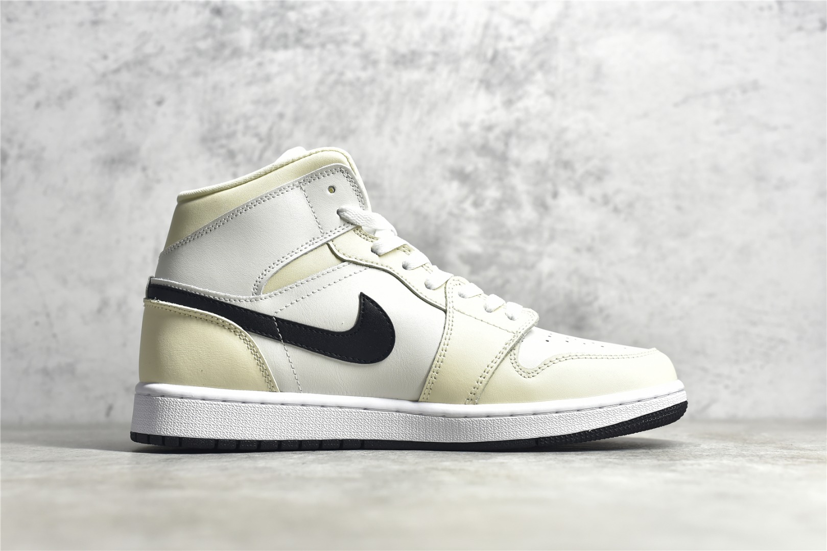 AirJordan1MidSHOES