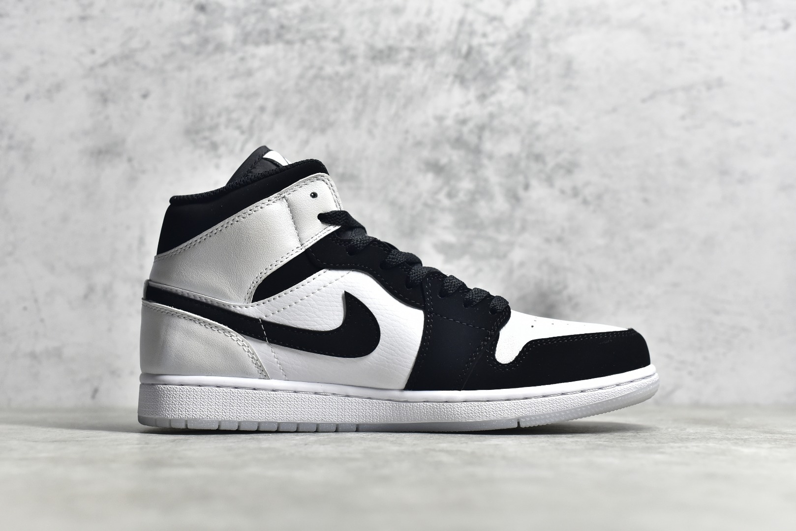 AirJordan1MidSHOES