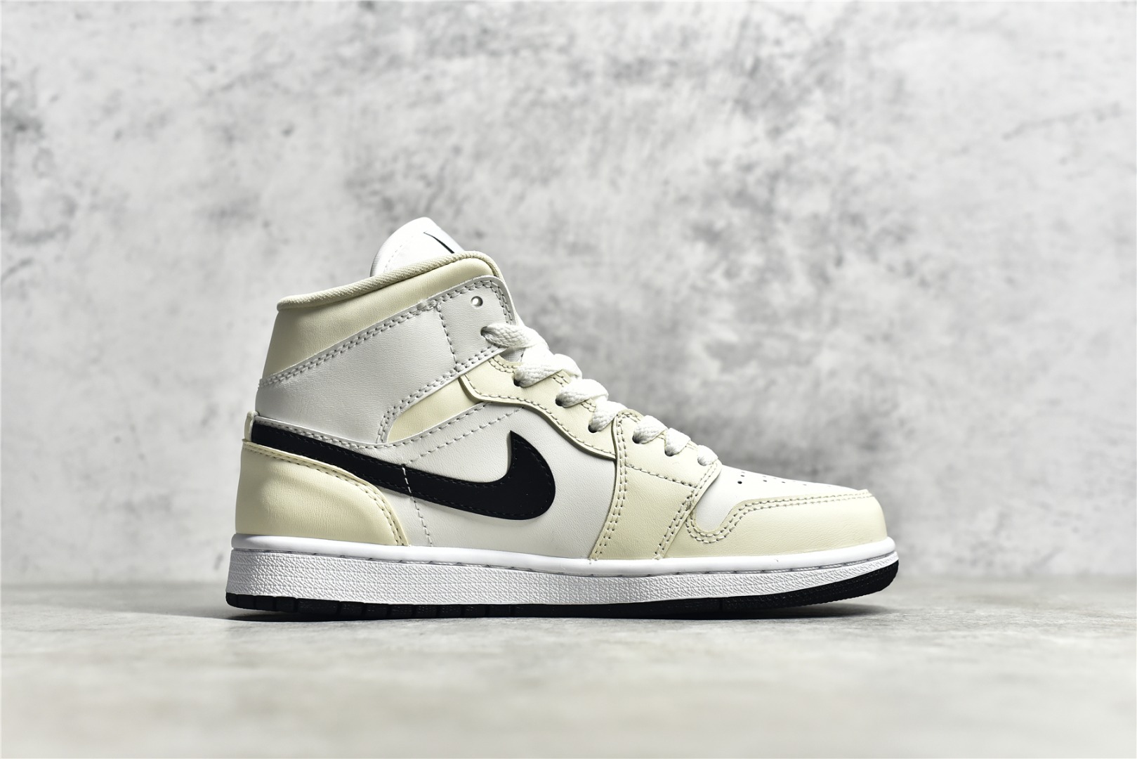 AirJordan1MidSHOES