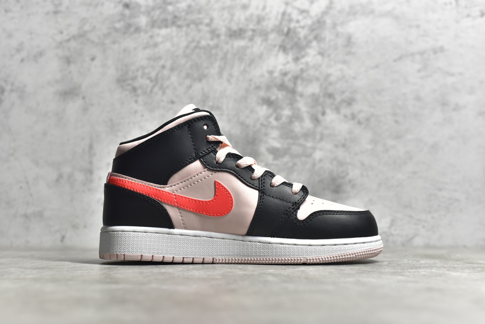 AirJordan1MidSHOES