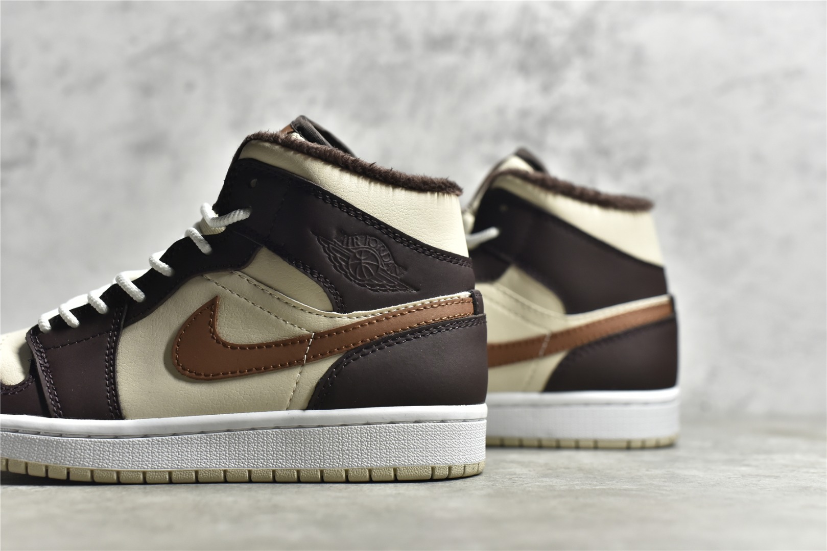 AirJordan1MidSHOES