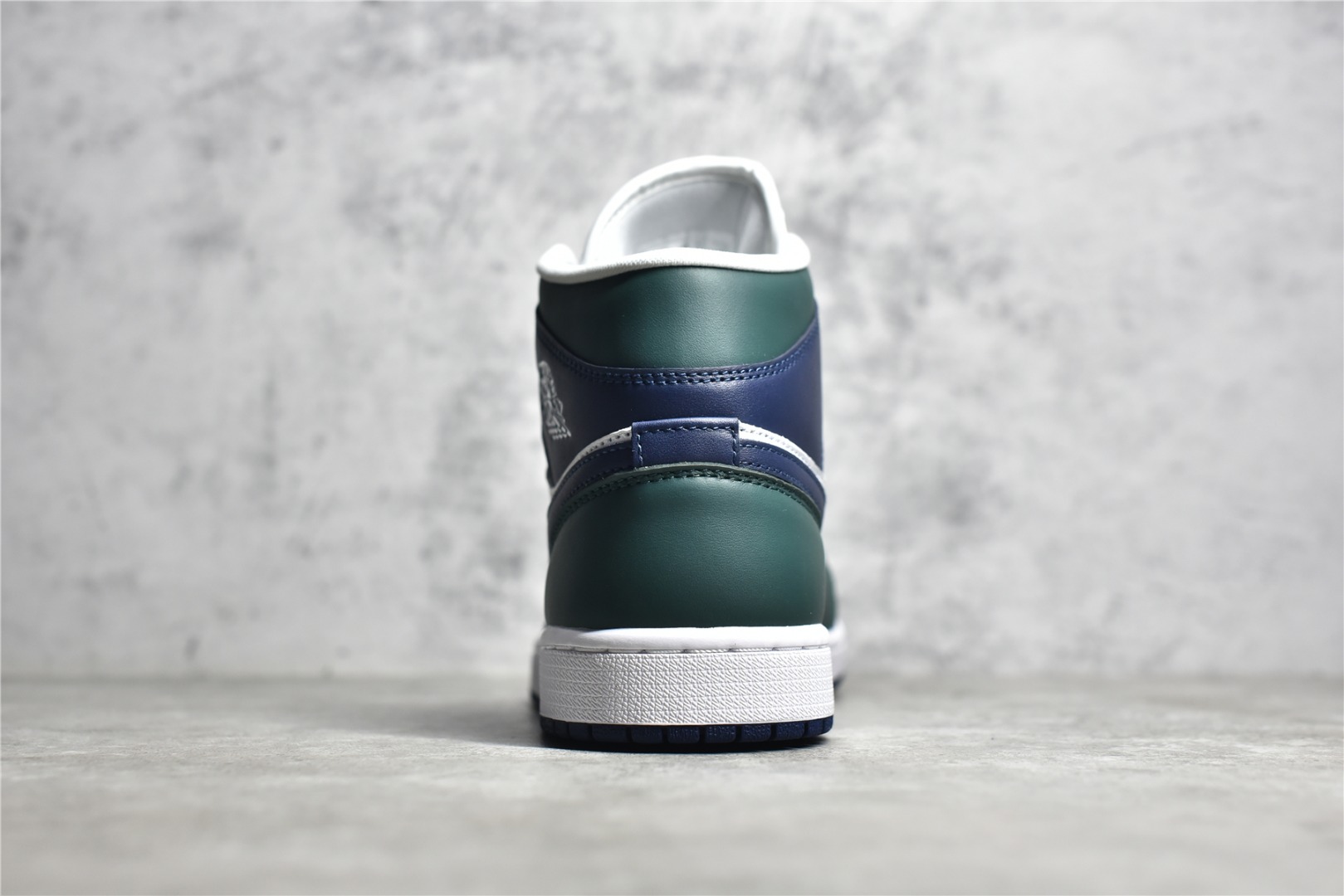 AirJordan1MidSHOES