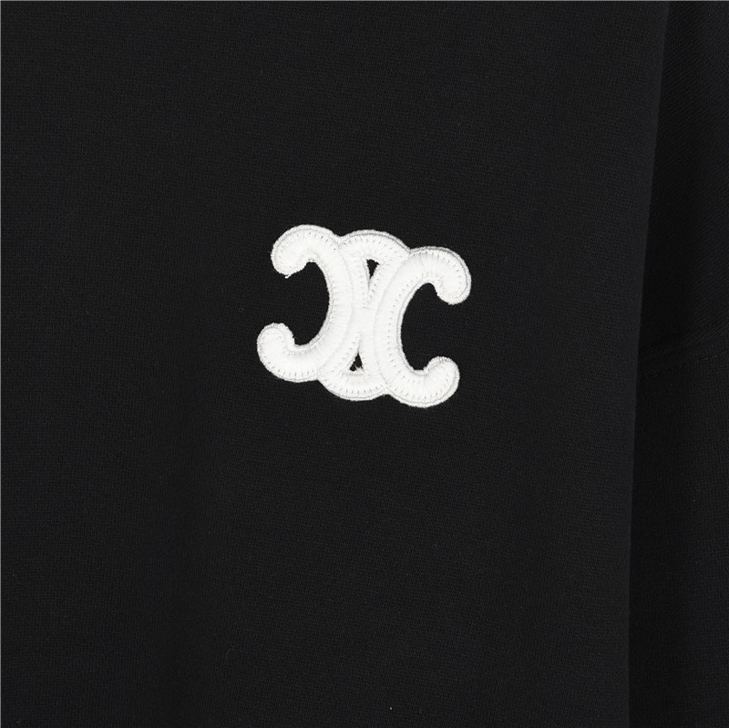 Hoodies & Sweatshirts